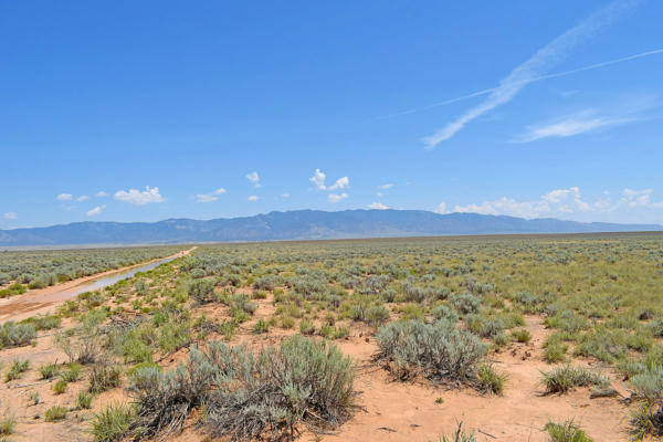 11 RIO DEL ORO LOOP S, LOS LUNAS, NM 87031, photo 3 of 12